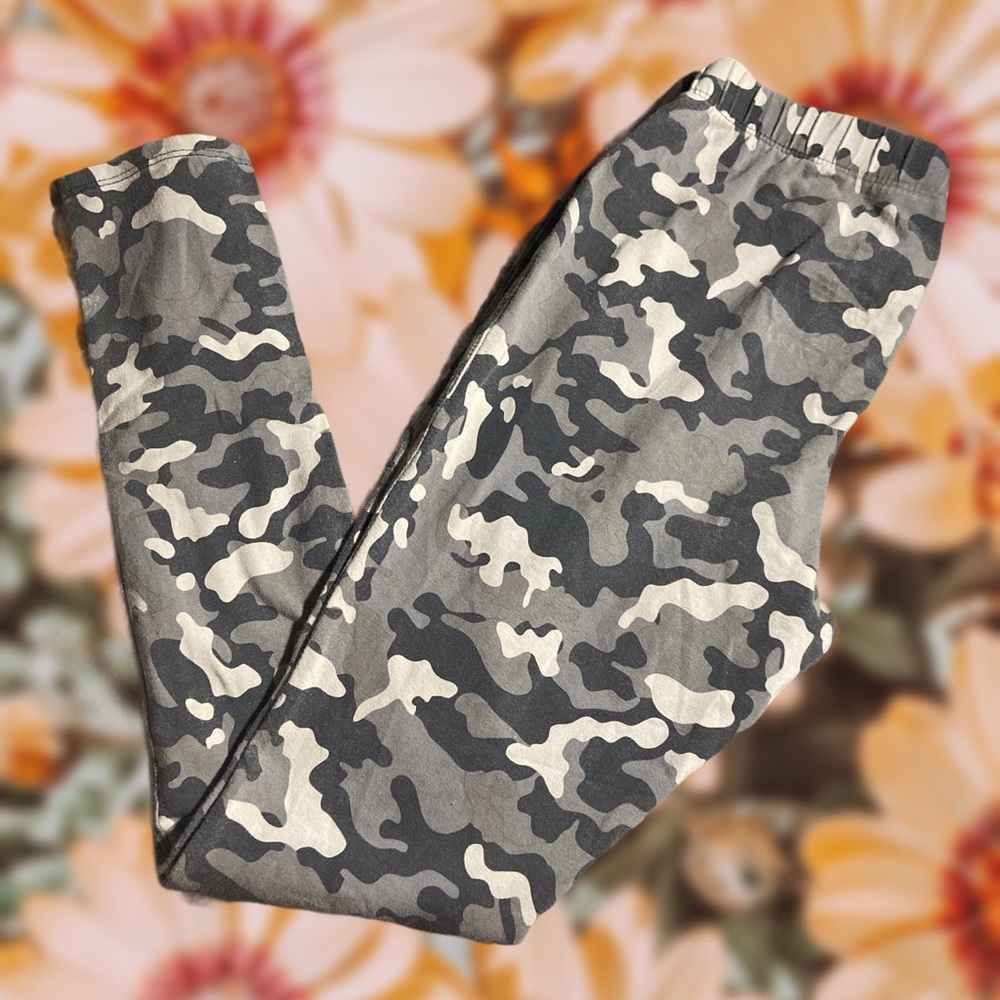 Grey camo leggings